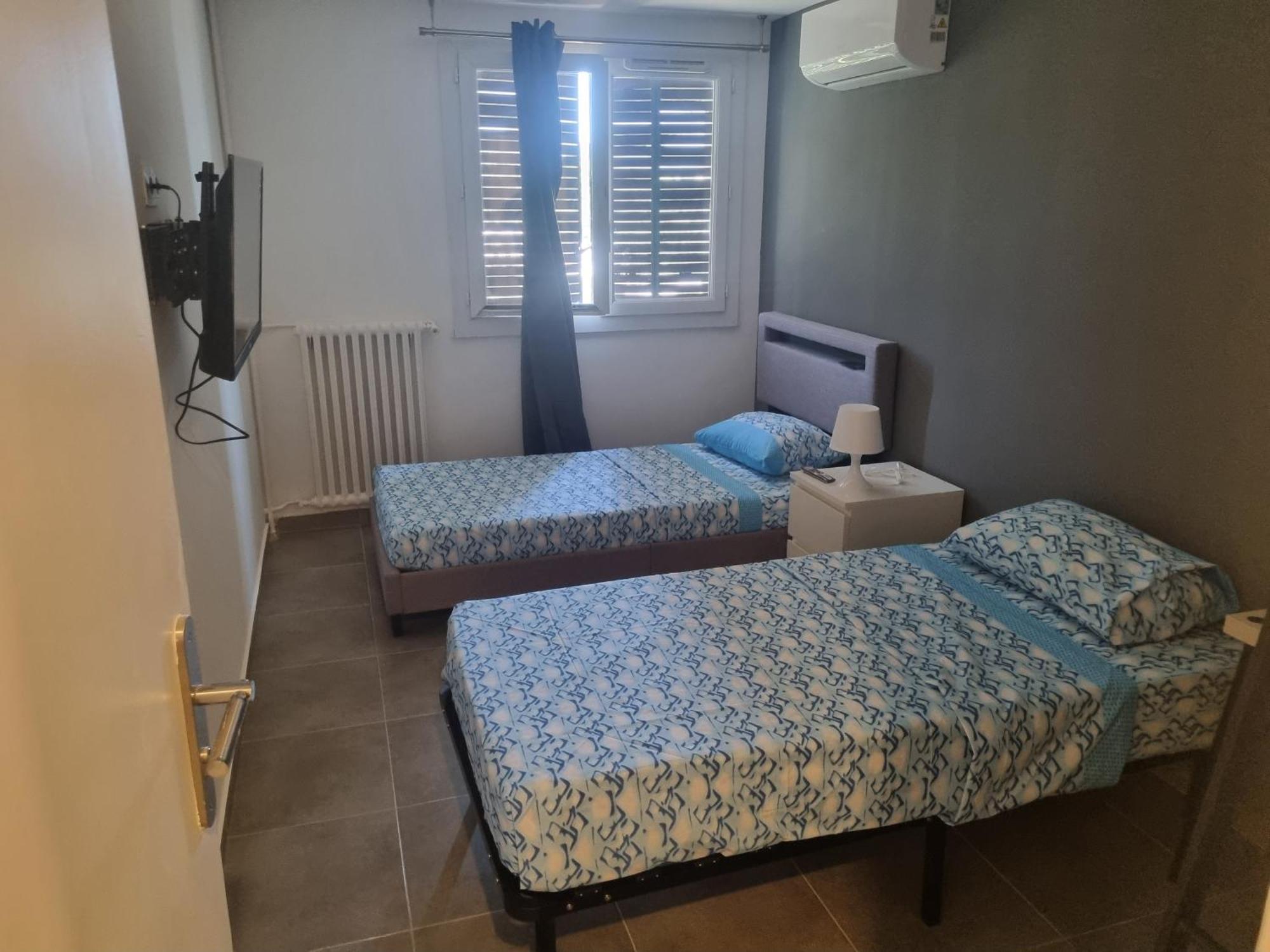 Frühstückspension Privative Renove 2024, Climatisation, Tramway Sur Place , 12 Min Centre, 16 Min Plage, Apercu Lateral Mer, 2 Wc Avec 2 Salle De Bain, Private Renovated 2024, Air-conditioned , Tram On Spot, 2 Toilets And 2 Bathrooms Nizza